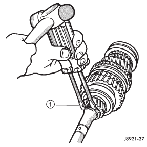 Fig. 101 Remove Fifth Gear Snap-ring